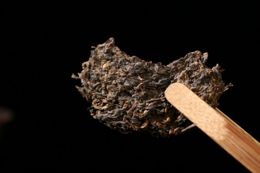 Yunnan Pu'er Tea 100g Ripe Cake Aged Old Tree Tea Golden Bud Ripe Tea