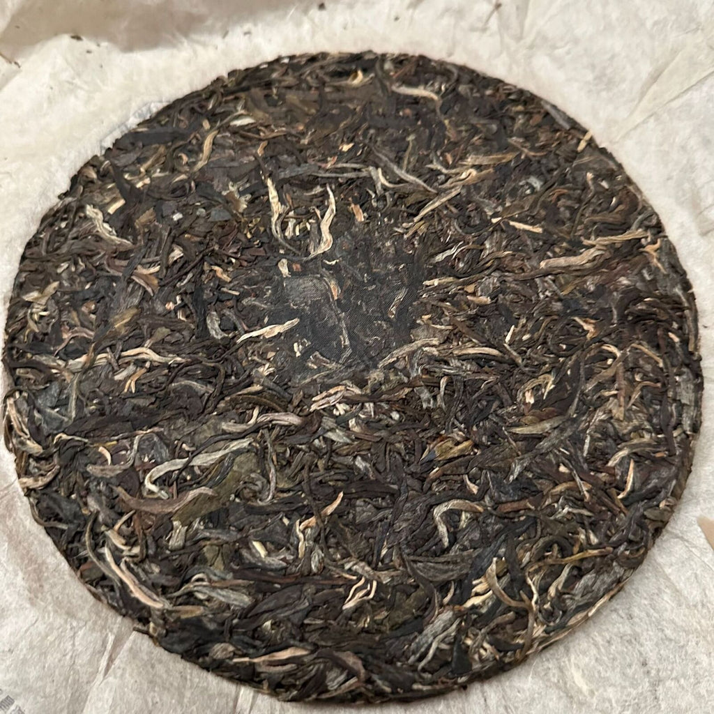 Yunnan Menghai Puerh Raw Tea and Bangcang No. Grade Tea 357g/12.59oz