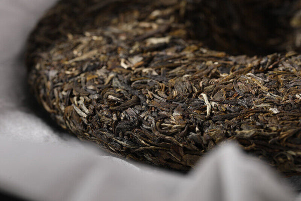 Yunnan Pu'er Tea Yiwu Ancient Tree 357g Pu'er Raw Tea Cake with Orchid Aroma