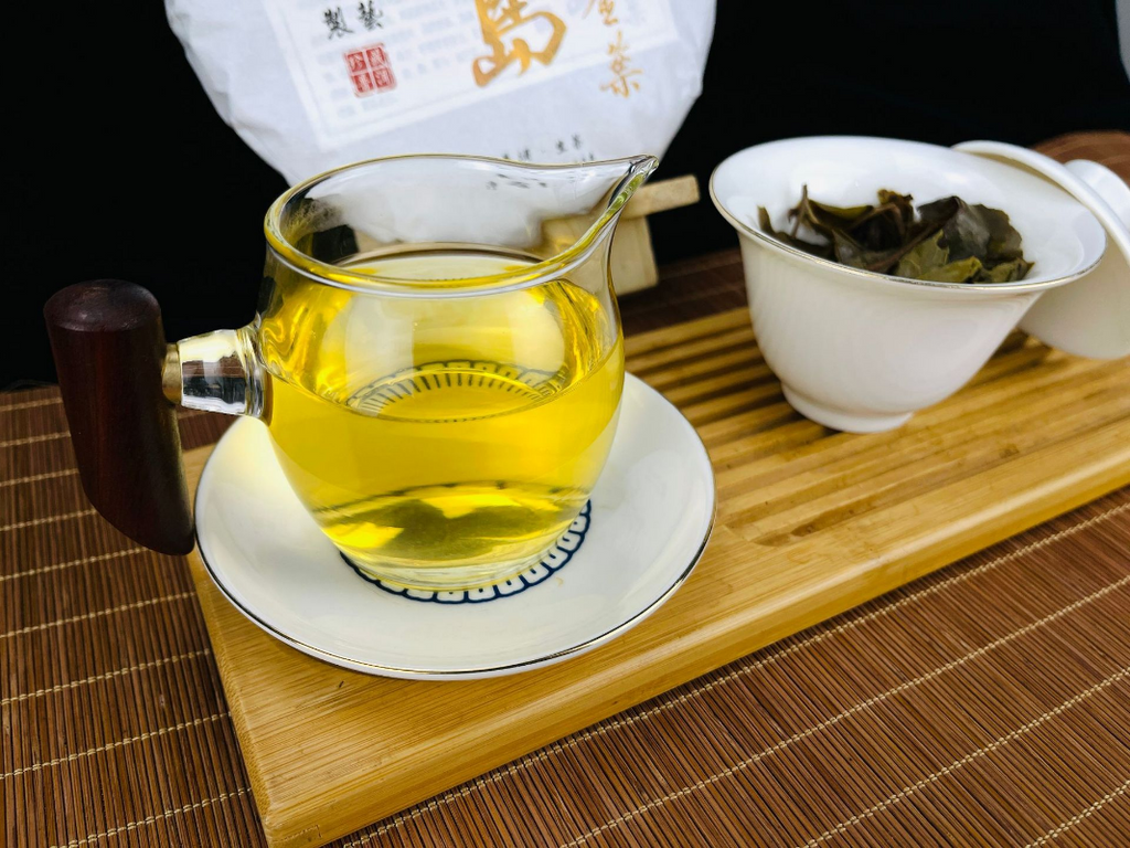 357g Yunnan Pu'er tea cake seven seeds cake tea Iceland gold leaf pure raw tea
