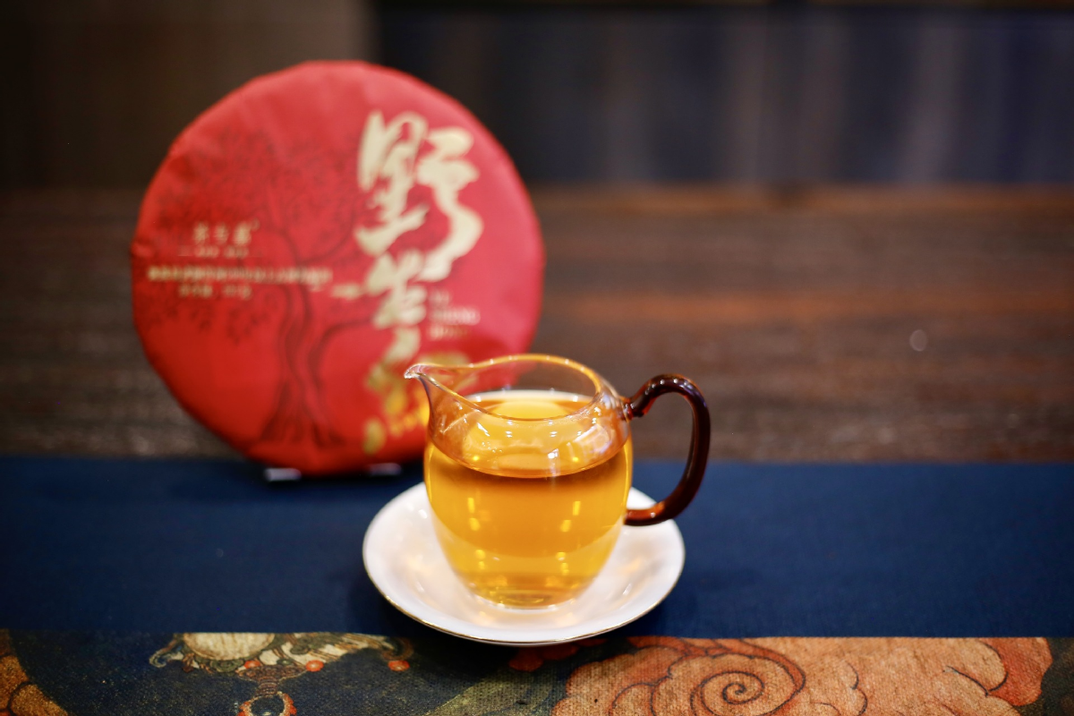 357G Yunnan Dian Hong Fengqing black tea wild ancient tree black tea cake tea