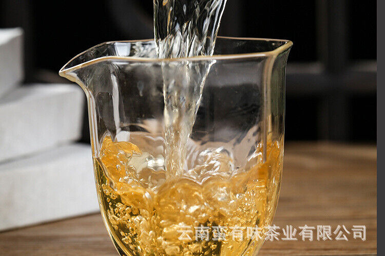 Yunnan Pu'er tea Lao Banzhang golden leaf raw tea 1pack of 4pieces 1bundle= 1kg