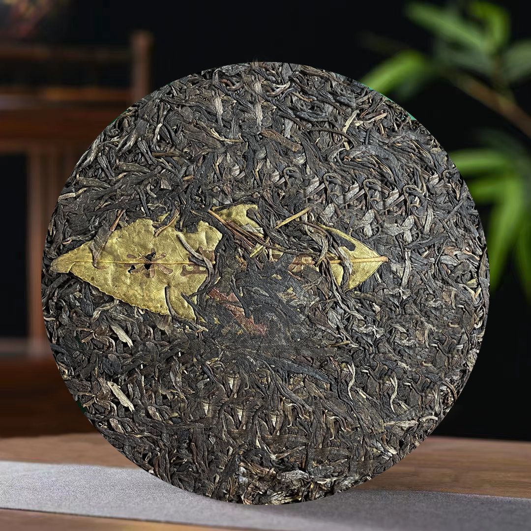Yunnan Icelandic Lincang Ancient  Seven Seeds Cake Pu'er Raw Tea 357g/12.59oz Secondary image