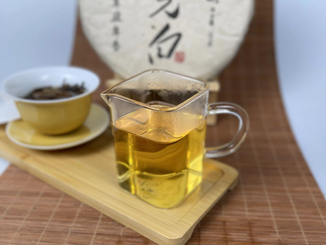 Yunnan Moonlight White Tea Cake White Pfingstrose 357g