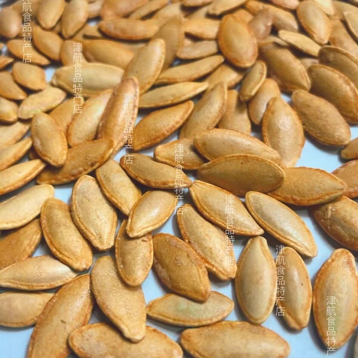Leisure and delicious snack - long salty and fragrant pumpkin seeds