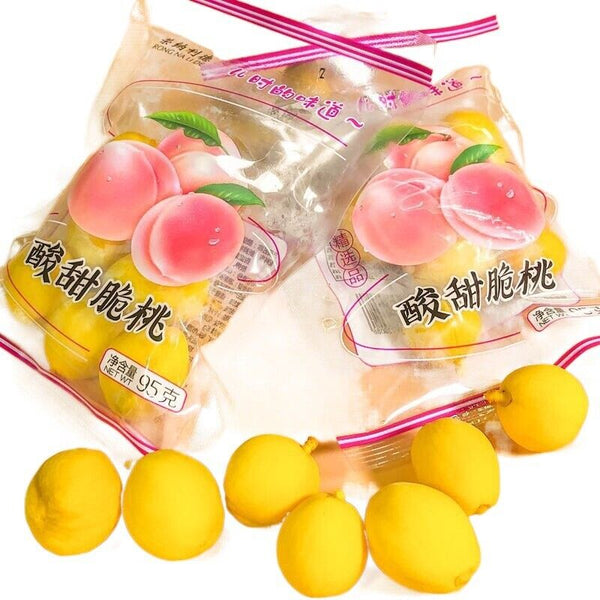 Süß-saure knusprige Pfirsiche, gelbe Pfirsiche, kandierter Obstsnack