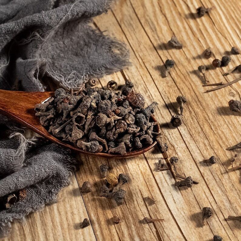 Dried Japanese cinnamon fruit, Fructus Cinnamomi Japonici, Fruit of Cinnamon Secondary image