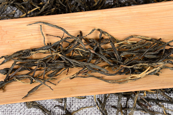 Fengqing Dian Hong tea raw Pine needles one bud two leaves straight black tea