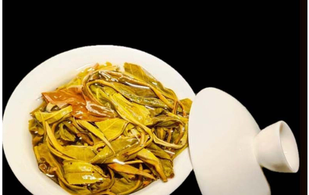 Yunnan Tea Nannuo Mountain Pema Ancient Tree First Spring Pu'er Raw Tea 100g