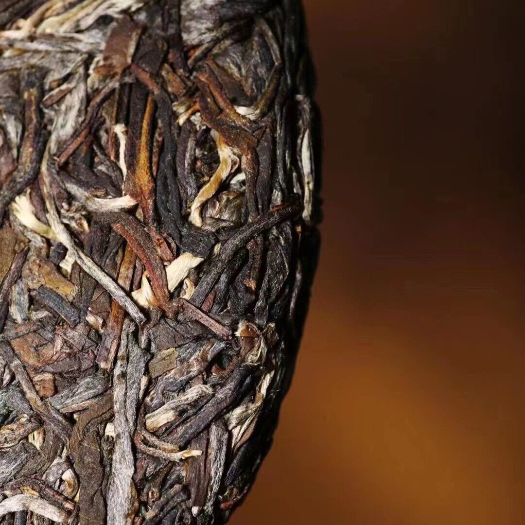 Yunnan Tea Yiwu Lushui Dong Pu'er Tea Raw Tea 200g Cake Tea Secondary image