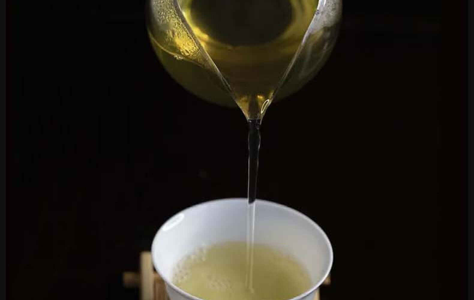 Yunnan Tea Iceland Laozhai First Spring Reserve Pu'er Raw Tea 357g Cake Tea