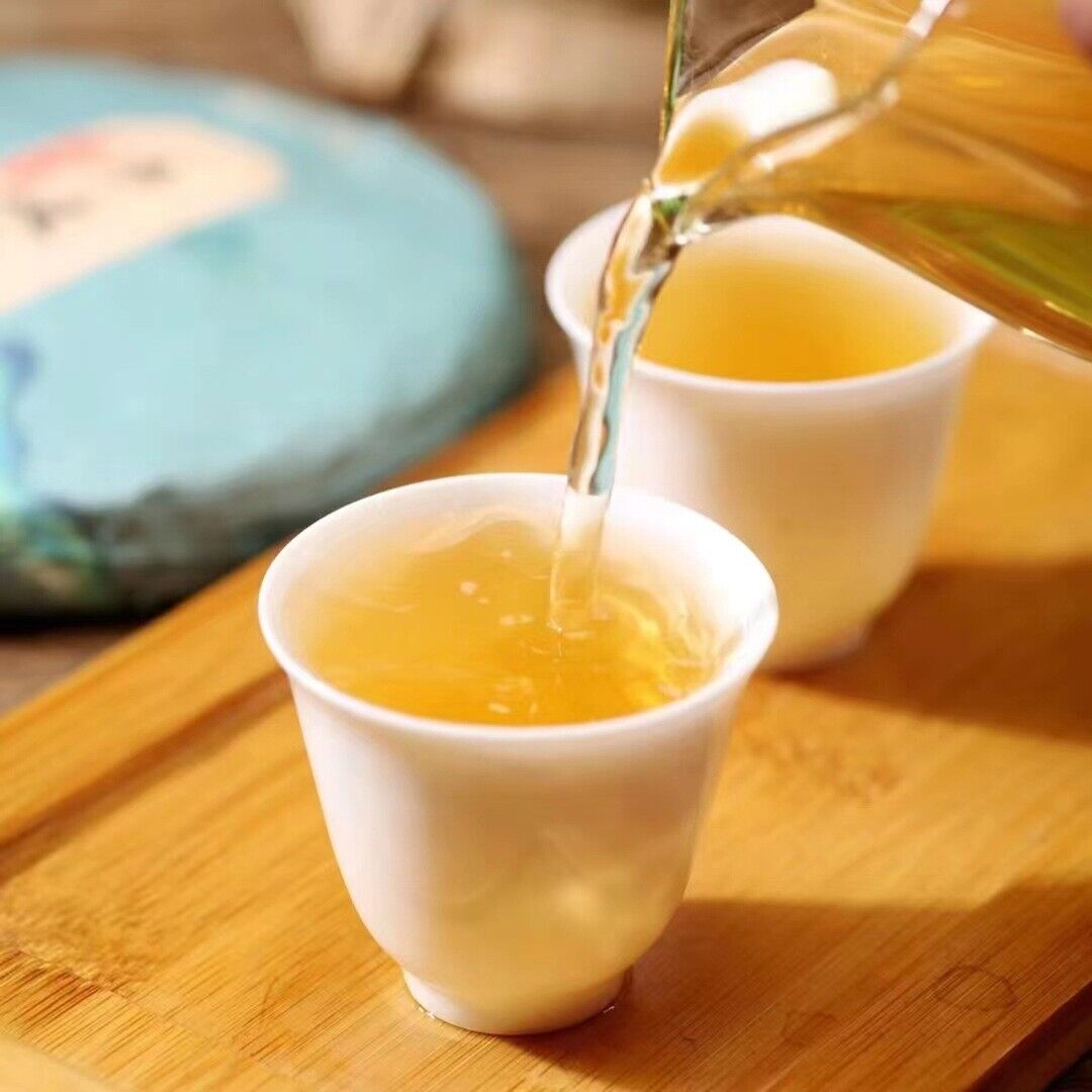 Yunnan  Tea Nannuo Mountain Half Slope Old Cottage Pu'er Raw Cake Tea 200g