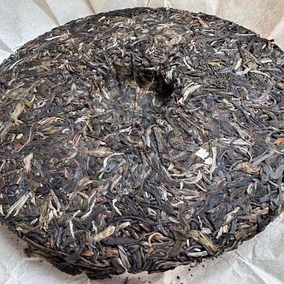 Pu'er Tea Icelandic Pu'er Raw Tea Yunnan Qizi Cake Tea 357g