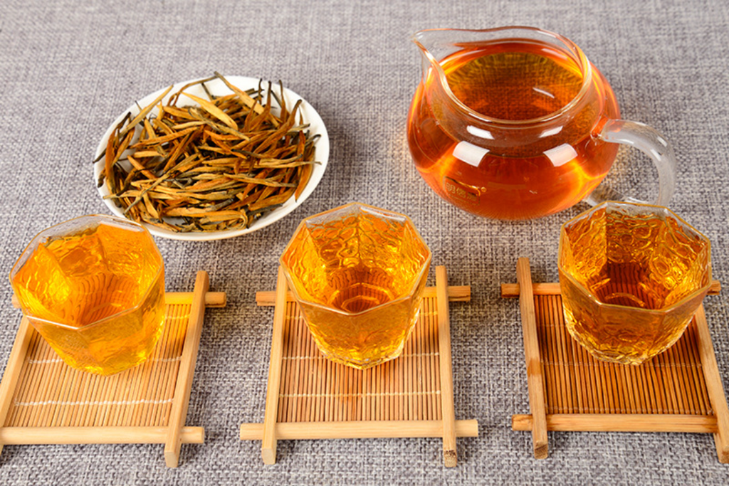 500G Yunnan Fengqing black tea gold needle black tea whole bud straight strip