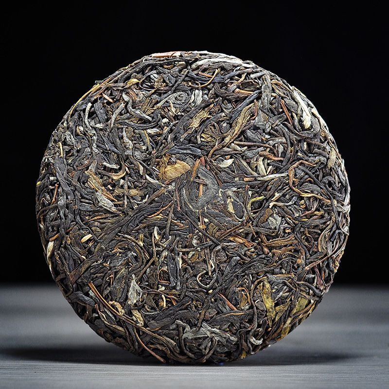 Pu-erh Raw Tea Yunnan Ancient Tree Pure Material Seven Seed Cake Spring Tea 200g