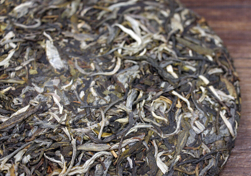 Thé Pu'er Cake du Yunnan 357g thé cru Pu'er Bingchun Yiwu Menghai Xigui