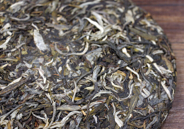 Thé Pu'er Cake du Yunnan 357g thé cru Pu'er Bingchun Yiwu Menghai Xigui