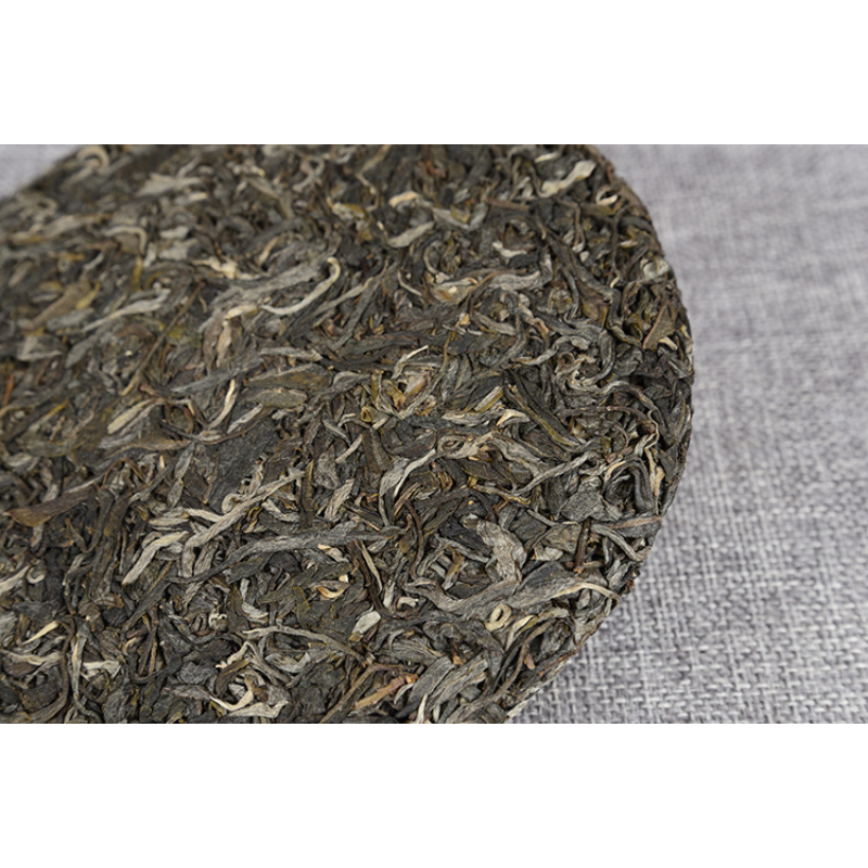 Spring Green Tea Icelandic Ancient Tree Tea 357g Yunnan Pu'er Tea Early