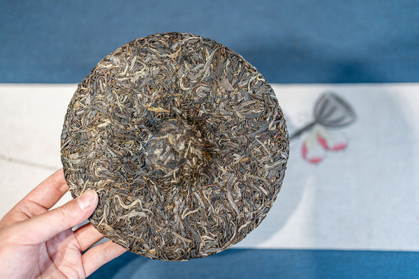 357g DaXueshan Pu'er Raw Tea Yunnan First Spring Ancient Seven Seed Cake Tea