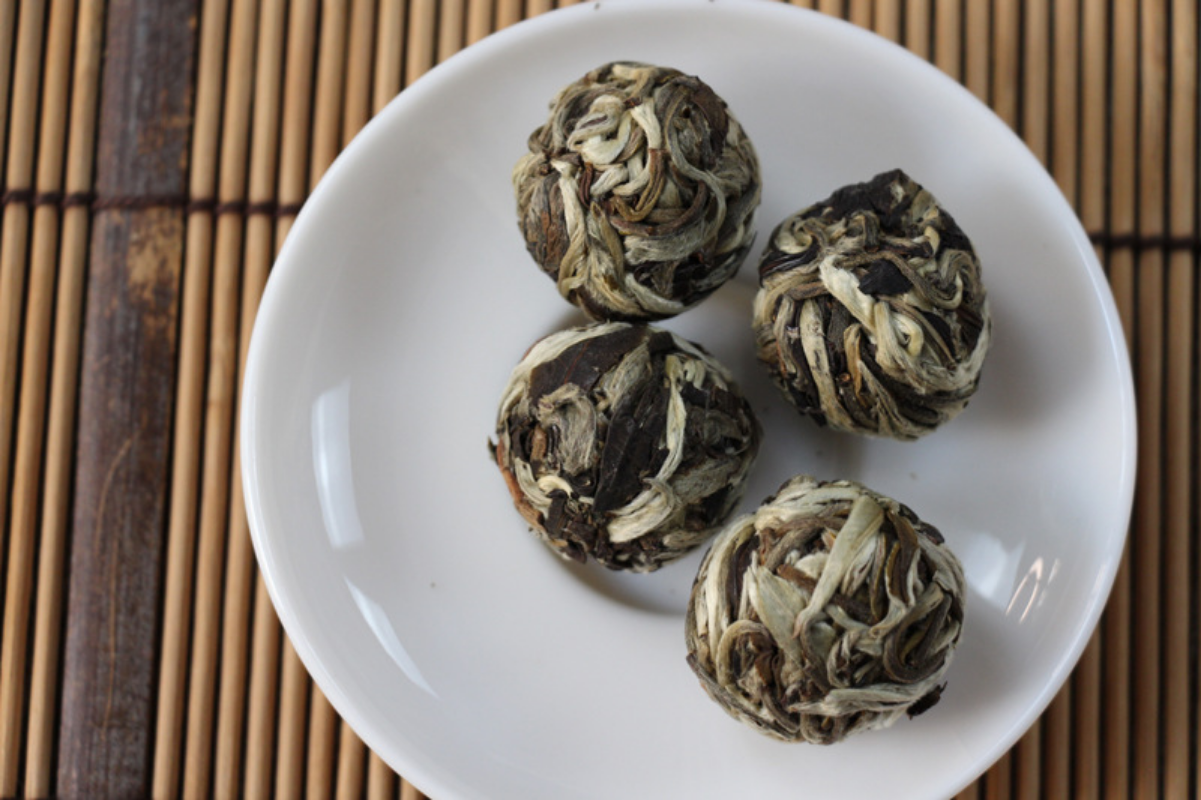 500g Yunnan White Tea Moonlight White Dragon Pearl Stripe Handcrafted Tea