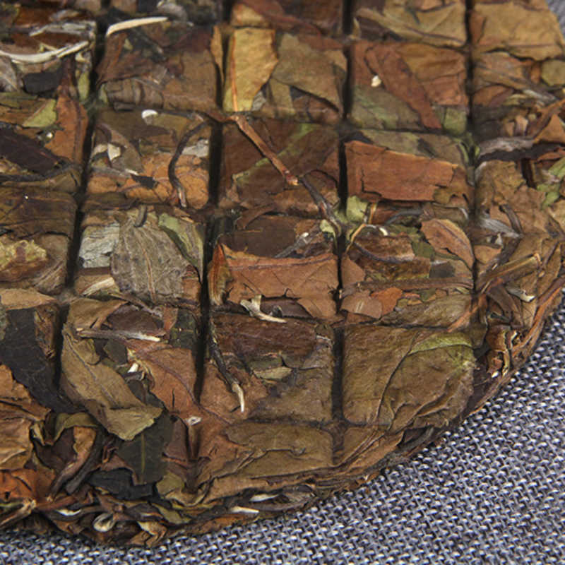 200g ancient Tree Tea Old Pu-erh tea weak tea Tea cake Sweet and tasty