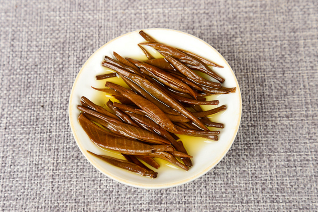 500G Yunnan Fengqing black tea gold needle black tea whole bud straight strip
