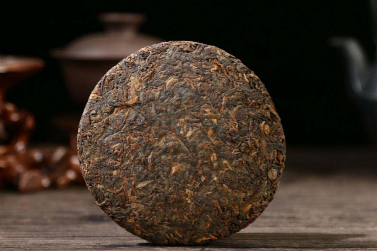 Yunnan Pu'er Tea 100g Ripe Cake Aged Old Tree Tea Golden Bud Ripe Tea