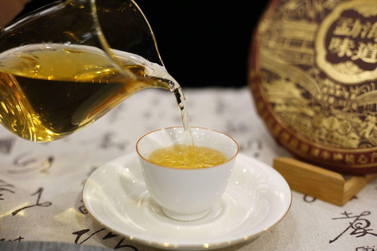 Rhinotang Yunnan Pu'er Tea Raw Tea Menghai Flavor Seven Seed Cake 357g/12.59oz