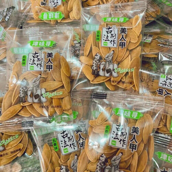 Leisure and delicious snack - long salty and fragrant pumpkin seeds