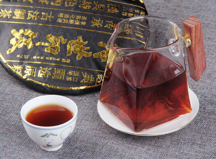 357g Palace Pu-erh Golden Bud Tea Cake Ancient Tree Pu-erh Tea Black Tea