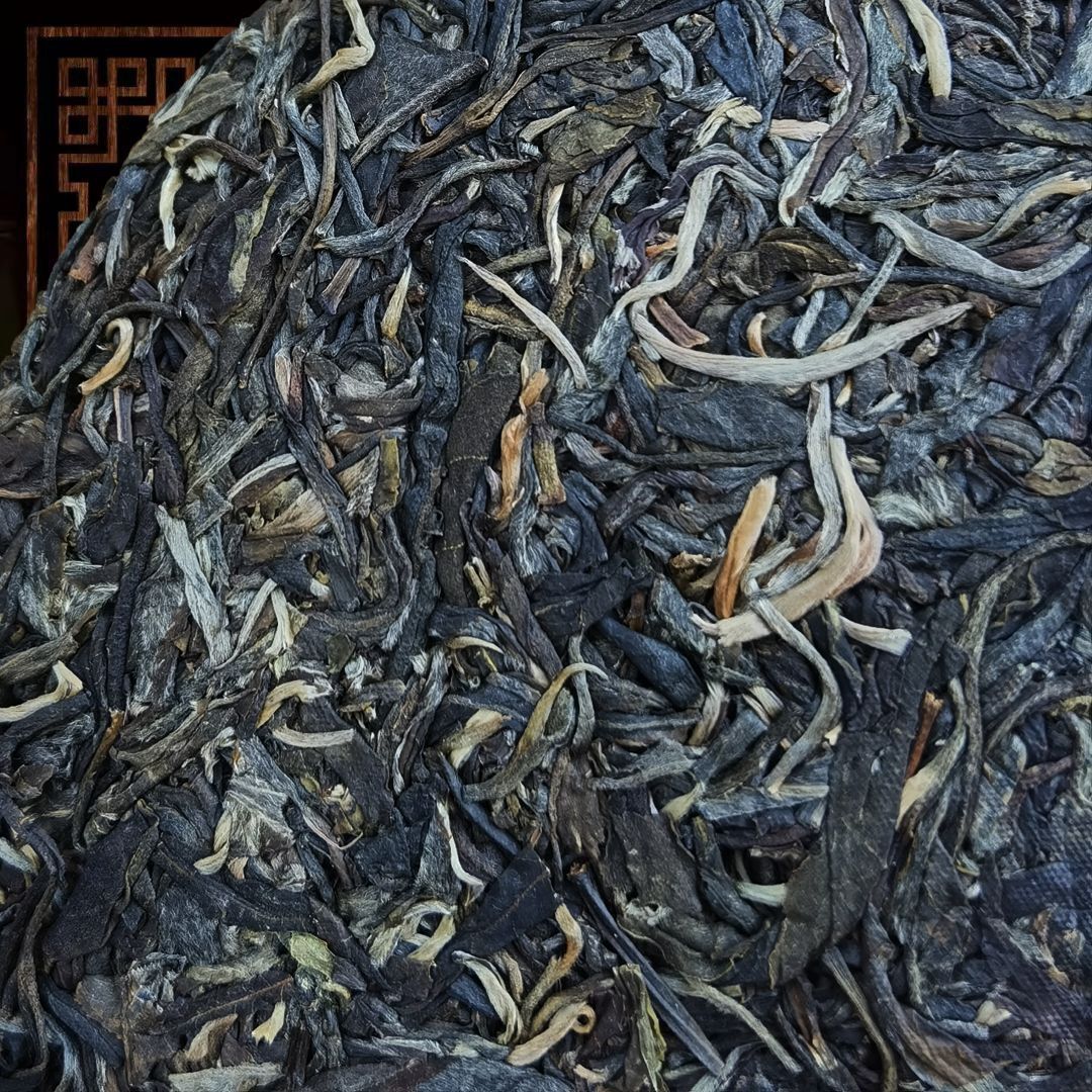 Kunming Pure Dry Storage Xigui Pu'er Tea Tea Leaves Raw Cake Tea 357g/12.59oz