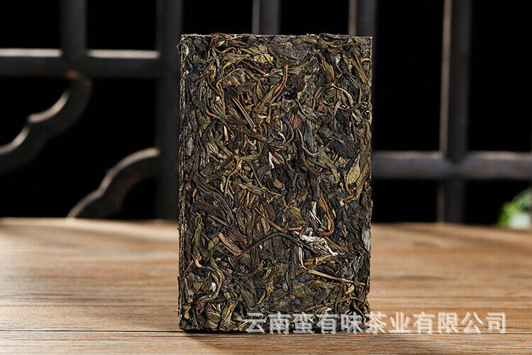 Yunnan Pu'er tea Lao Banzhang golden leaf raw tea 1pack of 4pieces 1bundle= 1kg