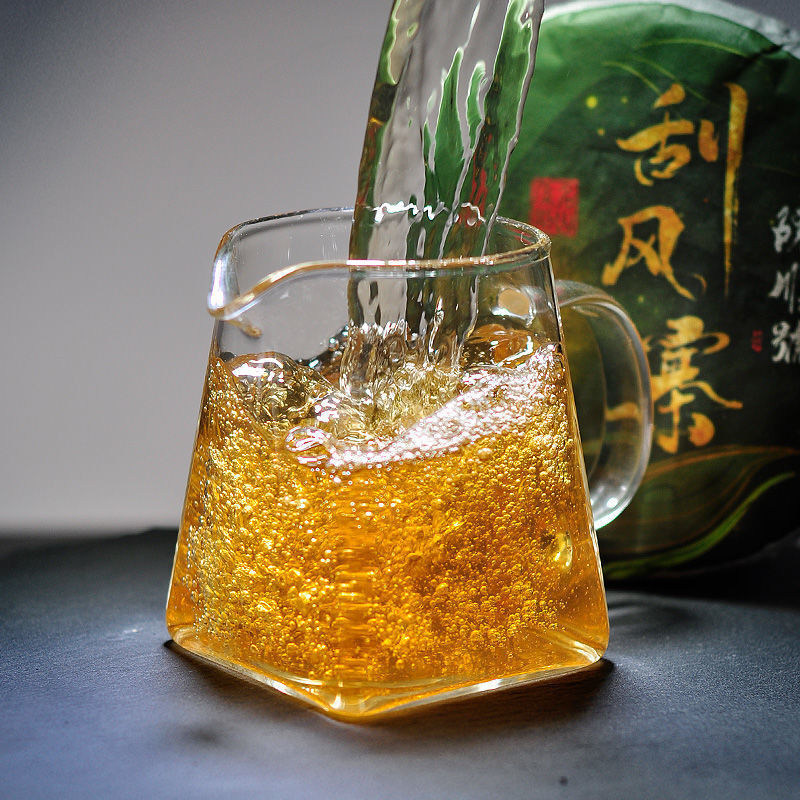 Scrape Wind Walled Puerh Raw Tea Yiwu Tea District Seven Son Cake Tea 357g Cake