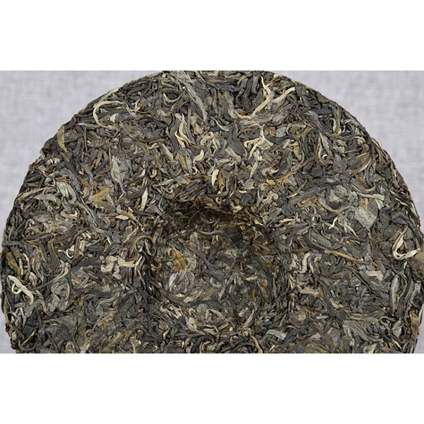 Spring Green Tea Icelandic Ancient Tree Tea 357g Yunnan Pu'er Tea Early