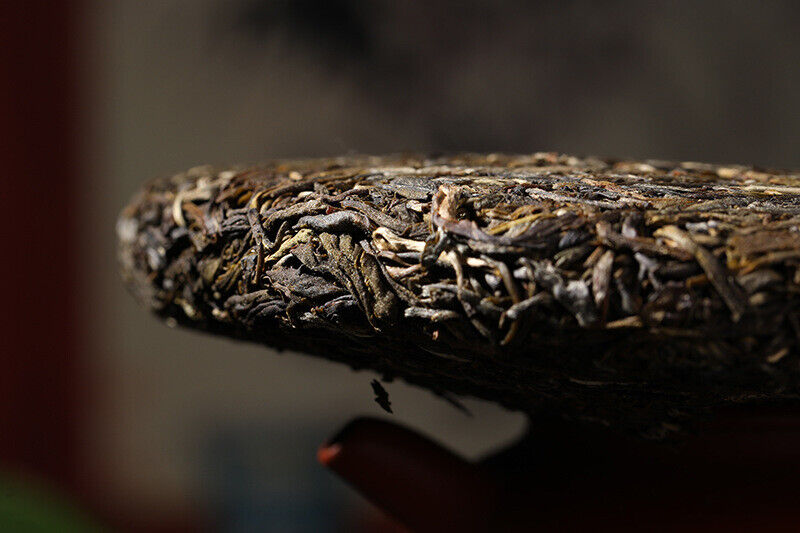 Yunnan Pu'er Tea Yiwu Ancient Tree 357g Pu'er Raw Tea Cake with Orchid Aroma
