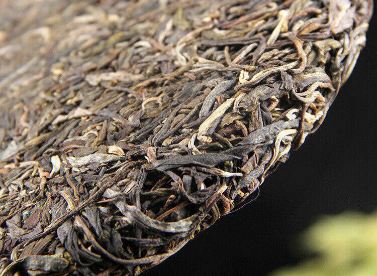 Yunnan Menghai Pu'er Raw Tea Cake Black Tea 357g 易武高山青饼