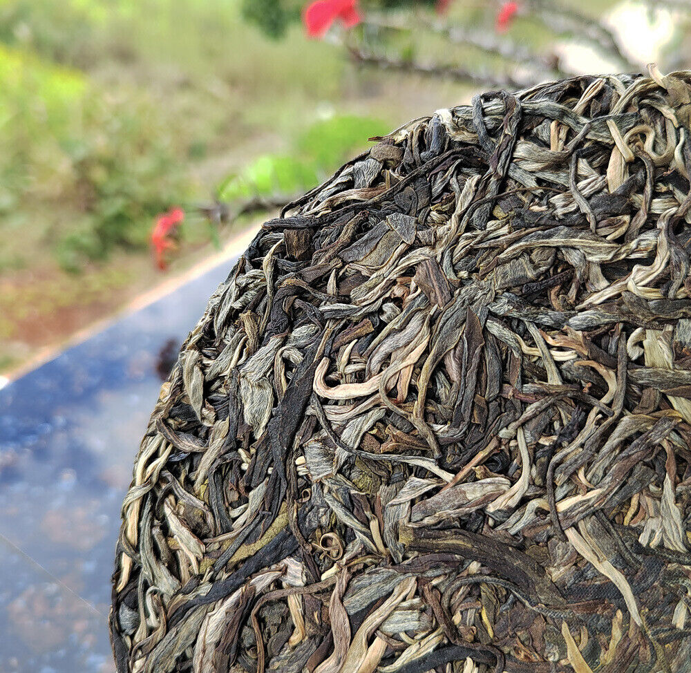 357g Laobanzhang Raw Tea First Spring Pu-erh Raw Cake Menghai Pu-erh Tea