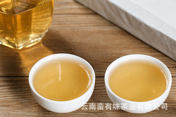 Yunnan Pu'er tea Lao Banzhang golden leaf raw tea 1pack of 4pieces 1bundle= 1kg
