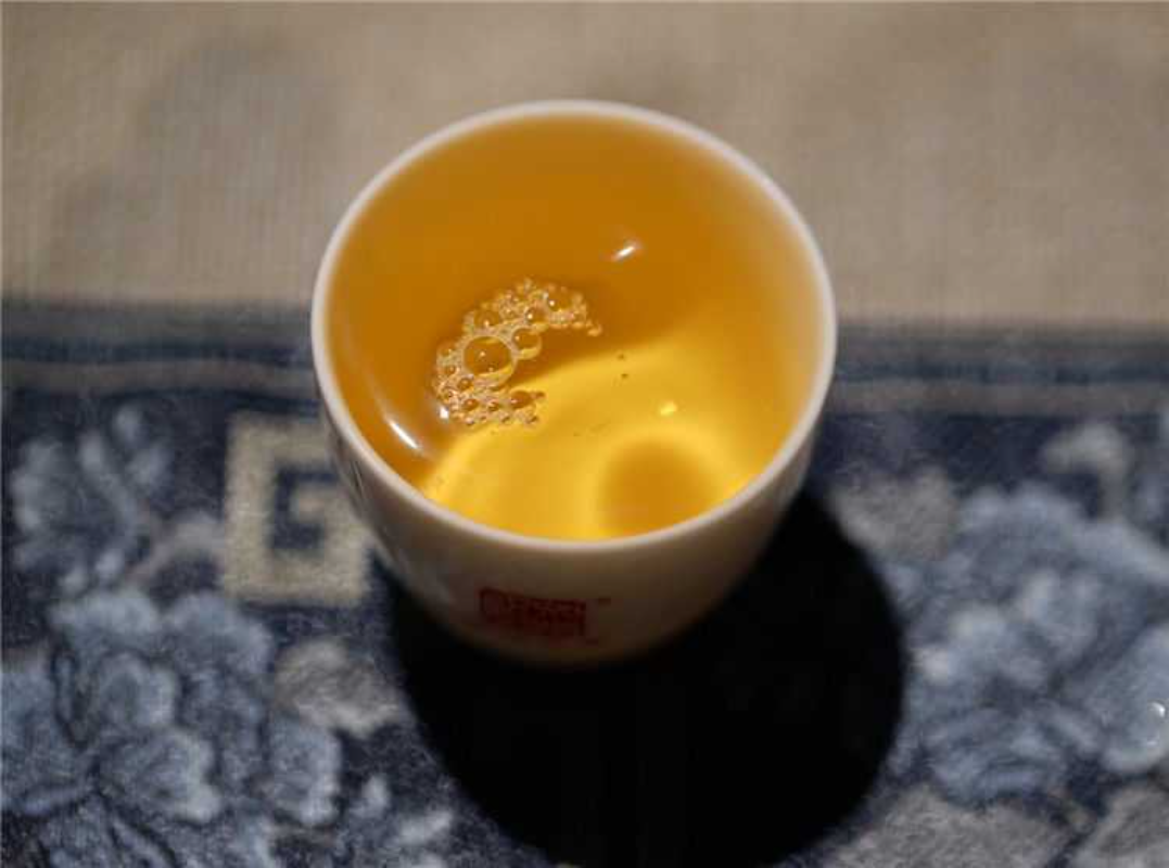 200g Yunnan Pu'er Tea Raw Tea Yiwu High Pole Ancient Pure Material Raw Tea Cake