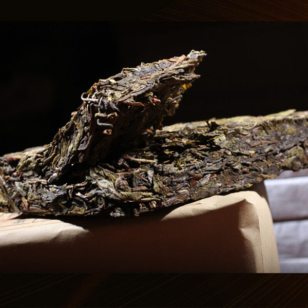 250g Yunnan Pu-erh Raw Tea Icelandic Ancient Tree Raw Tea Brick