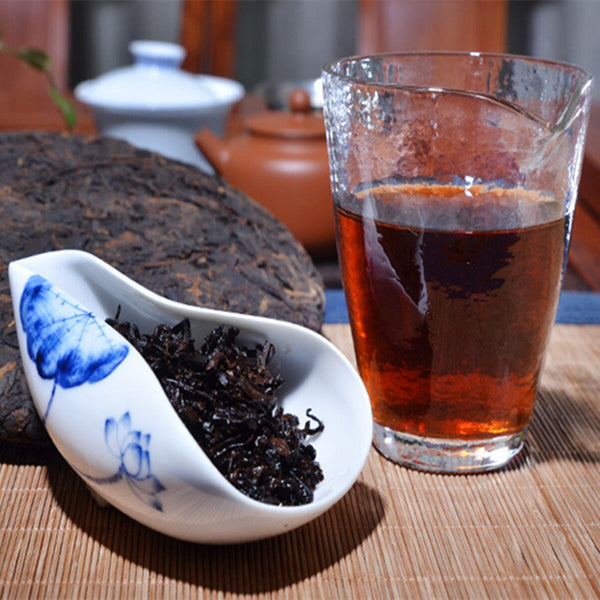 Organische Kompresse Gekochten Puer Tee Old Tree Pu-Erh Tee Kuchen 357g