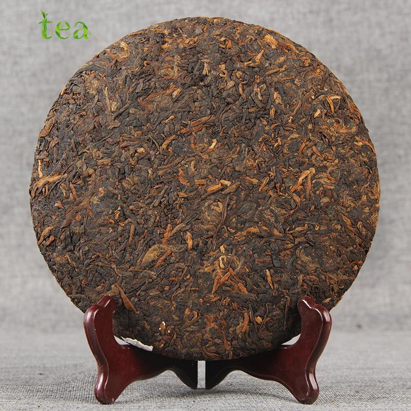 CIFbuy 2018 Batch Yunnan Gongbin Pu'er Ripe Tea, Menghai Gongbin Cizhi Cake, 357g Aged Pressed Pu'er
2018年批次云南贡饼普洱熟茶，勐海贡饼瓷质饼，357克陈年紧压普洱
