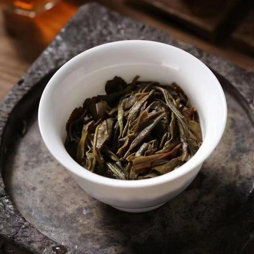CIFbuy 357g Yunnan Premium Aged Pu-erh Raw Tea 2004 Long Yuan Hao Old Puer Raw Tea Cake