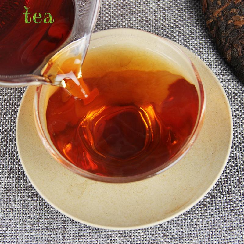 CIFbuy 2018 Batch Yunnan Gongbin Pu'er Ripe Tea, Menghai Gongbin Cizhi Cake, 357g Aged Pressed Pu'er
2018年批次云南贡饼普洱熟茶，勐海贡饼瓷质饼，357克陈年紧压普洱