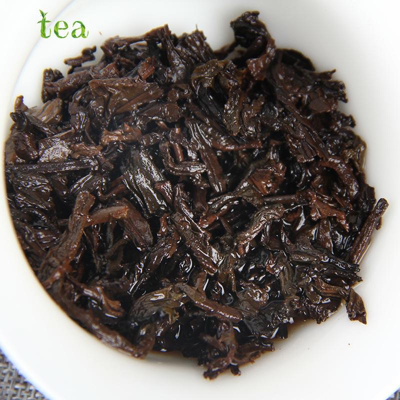 CIFbuy 2018 Batch Yunnan Gongbin Pu'er Ripe Tea, Menghai Gongbin Cizhi Cake, 357g Aged Pressed Pu'er
2018年批次云南贡饼普洱熟茶，勐海贡饼瓷质饼，357克陈年紧压普洱