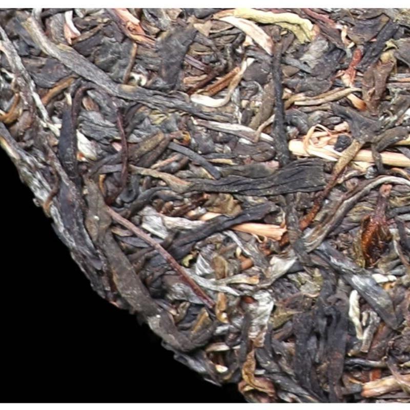 CIFbuy Yunnan Bulang Mountain Banzhang Peacock Ancient Tree Premium Pu erh Raw Cake357g