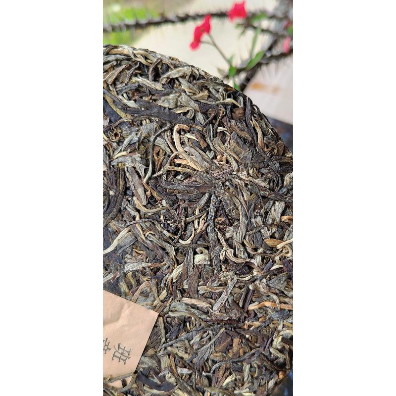 CIFbuy 357g Laobanzhang Raw Tea First Spring Pu-erh Raw Cake Menghai Pu-erh Tea