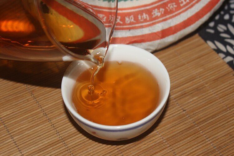 1998 CNNP Zhongcha Wild Arbor Leaves Zhongcha Aged Puer Tea Cake Raw Pu-erh 357g