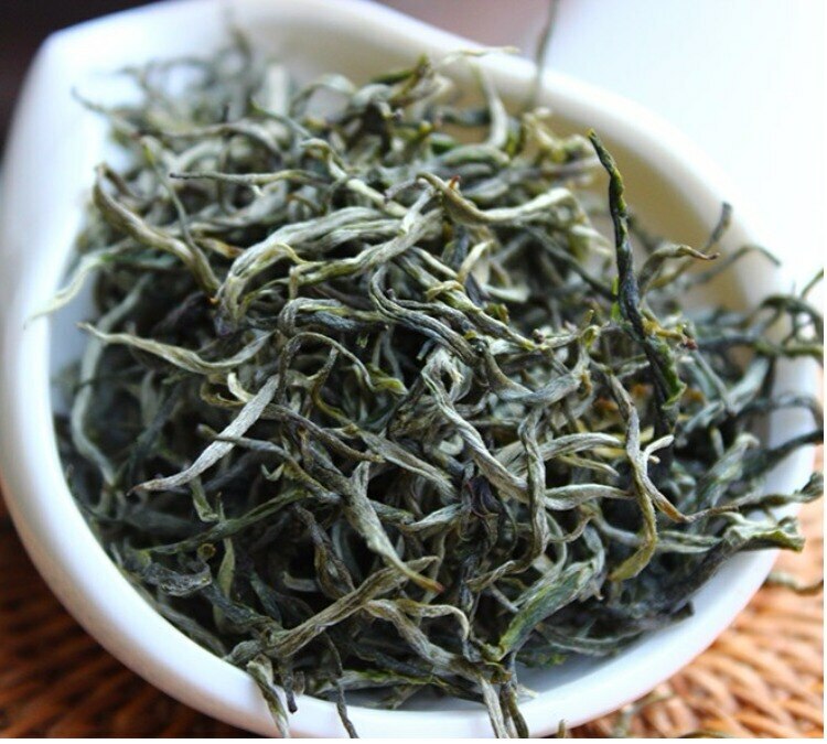 Supreme Organic Early Spring Snowy Mountain Dian Lv Silver Tips Yunnan Green Tea Secondary image