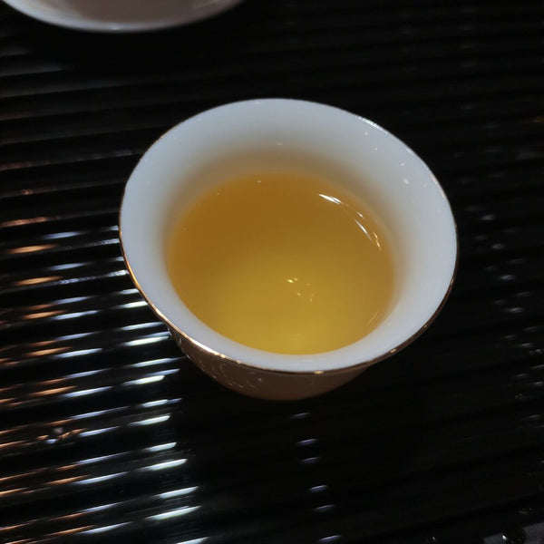 700g Yunnan Pu-erh Tea Old Tree Organic Puerh Raw Tea Cake Aged Pu'er Green Tea